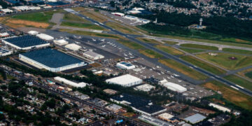 Backers of Aviation Safety Bill Cite Recent Near Miss to Make Their Case