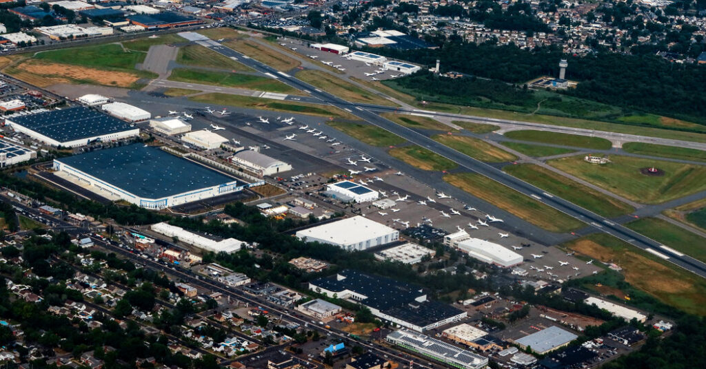 Backers of Aviation Safety Bill Cite Recent Near Miss to Make Their Case