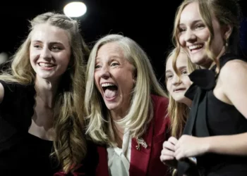 Blue state gov smacks down Republican’s attacks using his own text messages to her