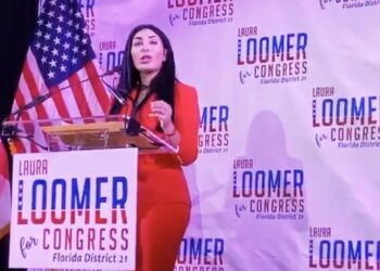 Trump mocked over relationship with top loyalist: ‘Late night calls are for side pieces’