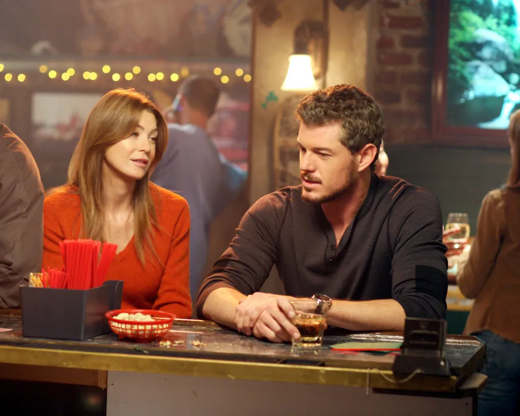 Ellen Pompeo and Eric Dane sit at a bar.