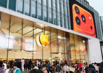 How iPhones Made a Surprising Comeback in China