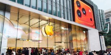 How iPhones Made a Surprising Comeback in China