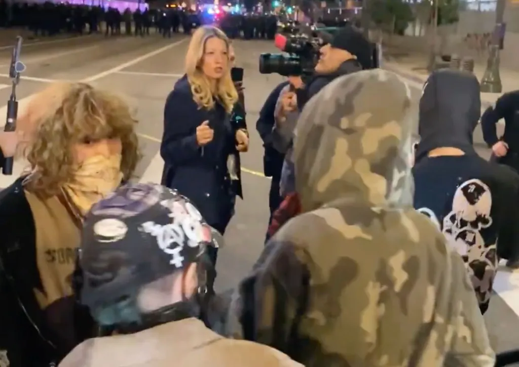 Fox 11 News crew heckled at an unlawful assembly outside a federal building.