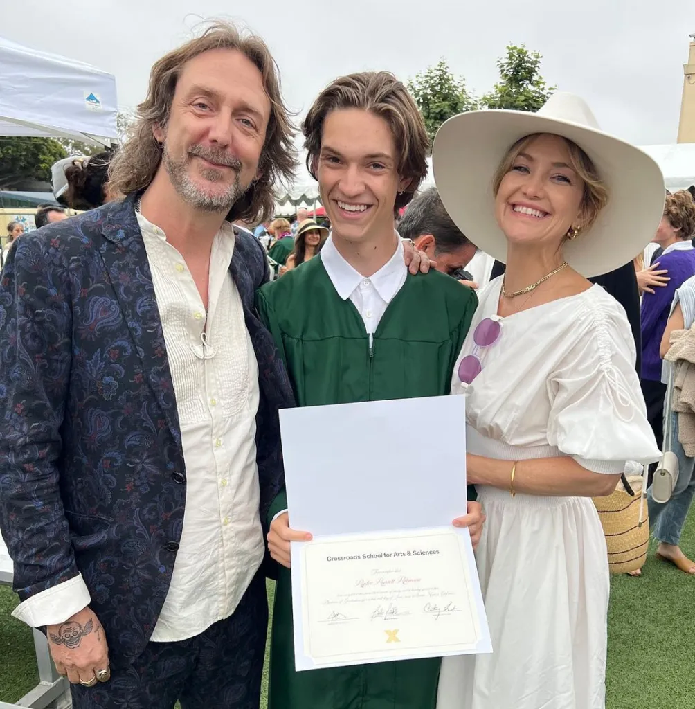 Kate Hudson, Chris Robinson, and their son Ryder Robinson pose together after his graduation.