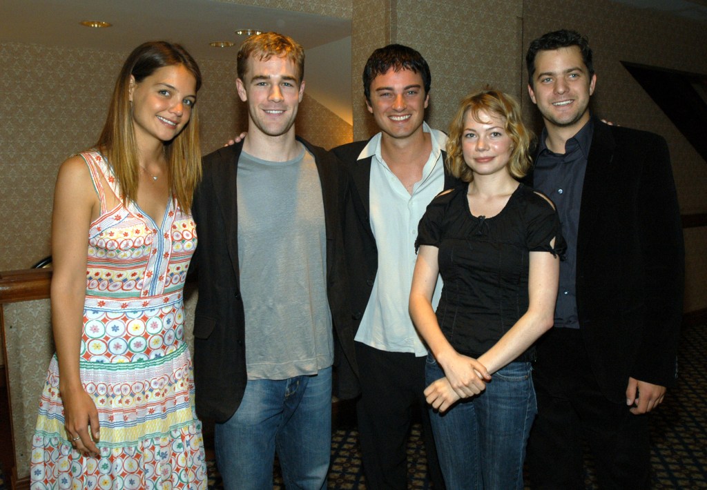 Cast members Katie Holmes, James Van Der Beek, Kerr Smith, Michelle Williams, and Joshua Jackson from Dawson's Creek.
