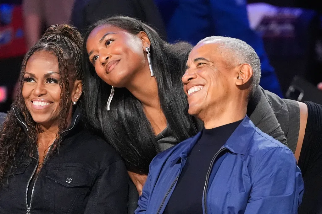 Michelle Obama, Sasha Obama, and Barack Obama smiling.