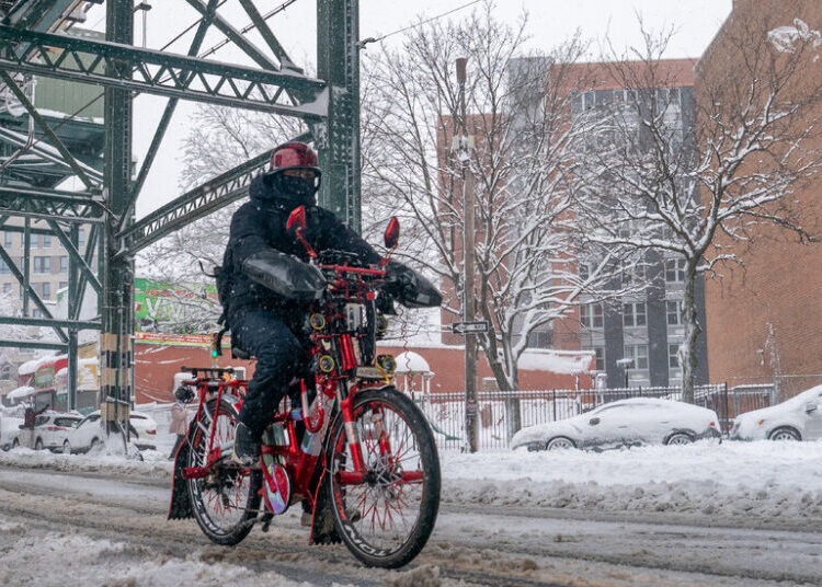 Even in a Blizzard, Food Delivery in New York City Continues