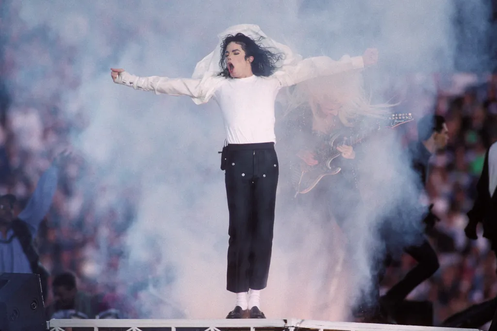 Michael Jackson performing at Super Bowl XXVII Halftime show.