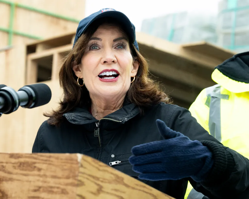 New York State Governor Kathy Hochul speaking to workers at the Gateway Project Construction site.