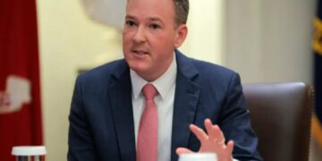 Lee Zeldin says he’s trying to end ‘Obama switch’ that makes cars turn off at stoplights