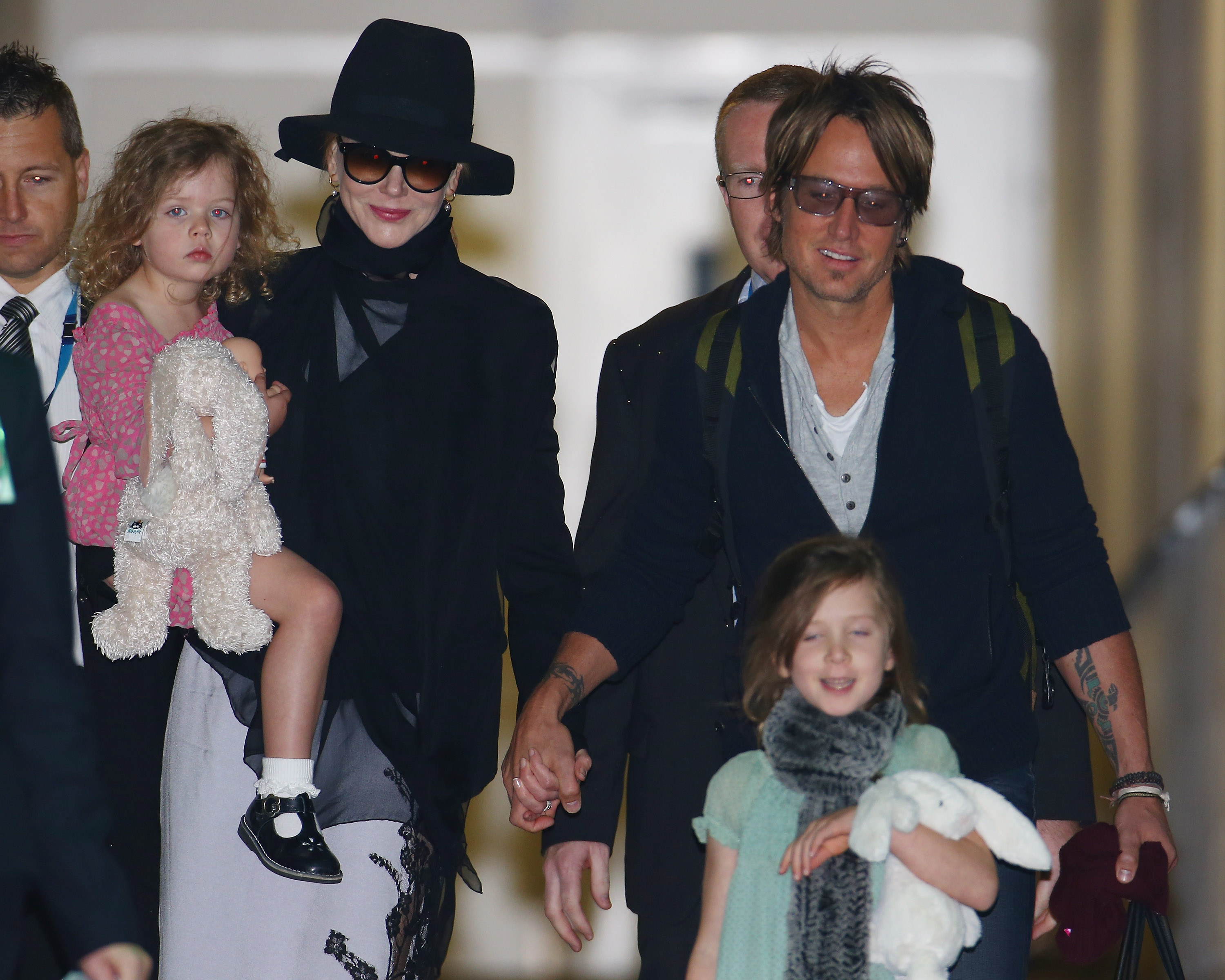 Nicole Kidman and Keith Urban arrive at Sydney International Airport with their daughters.