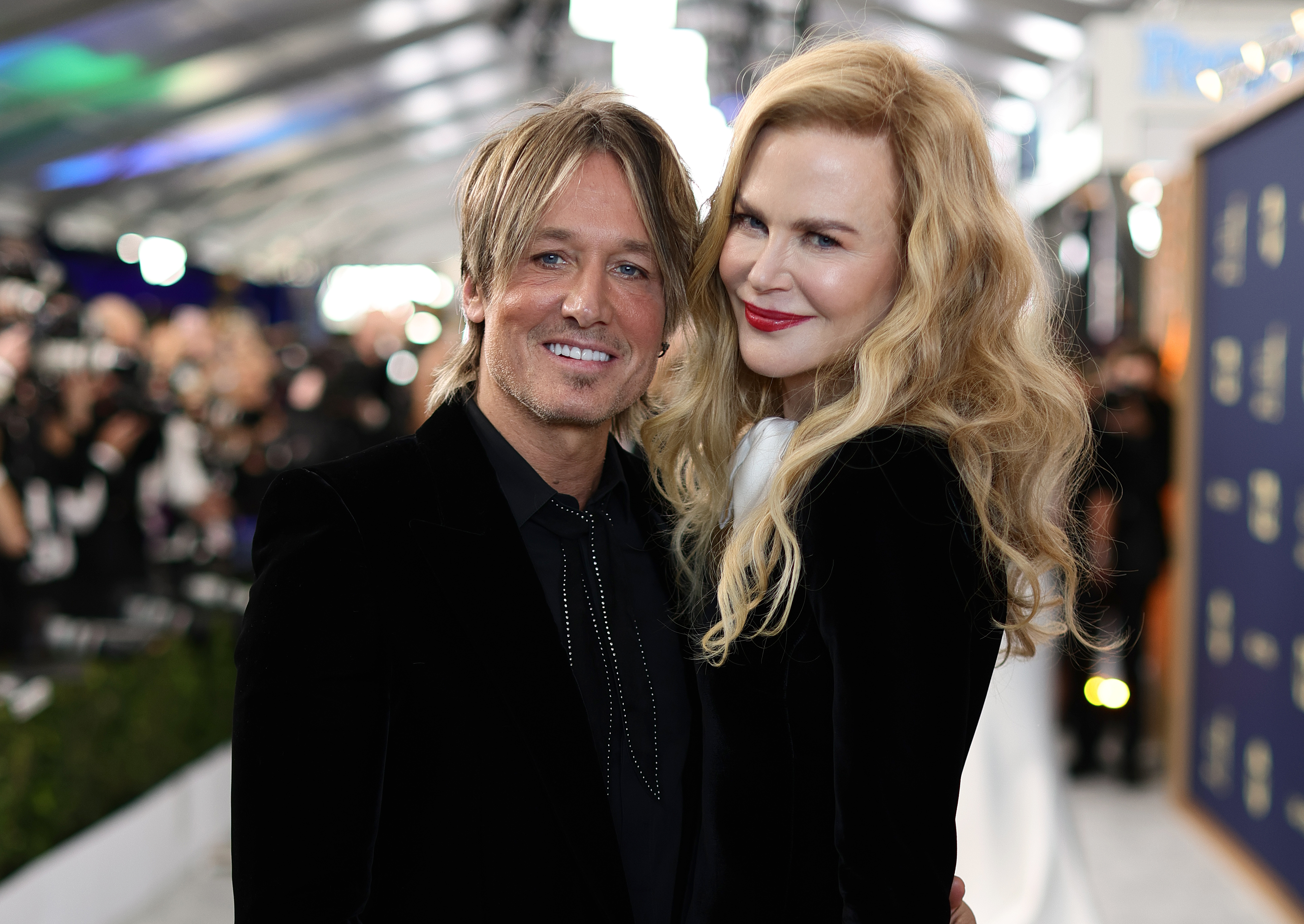 Nicole Kidman and Keith Urban pose for a picture.