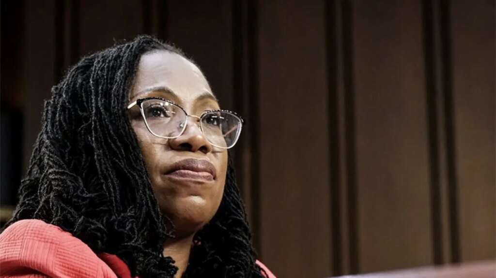 MAGA senator demands probe of Supreme Court justice for clapping at Grammy’s