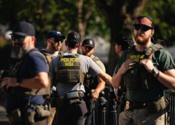 Inside the Homeland Security Forum Where ICE Agents Talk Shit About Other Agents