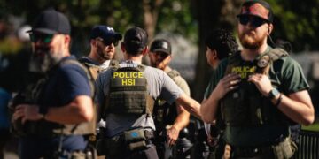 Inside the Homeland Security Forum Where ICE Agents Talk Shit About Other Agents