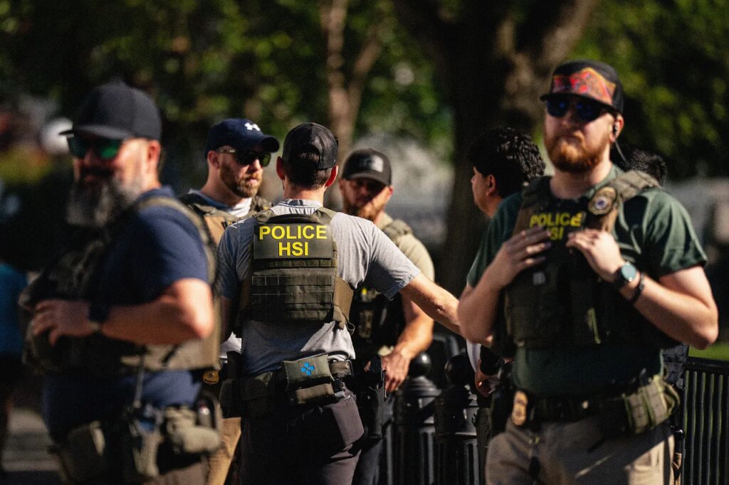 Inside the Homeland Security Forum Where ICE Agents Talk Shit About Other Agents