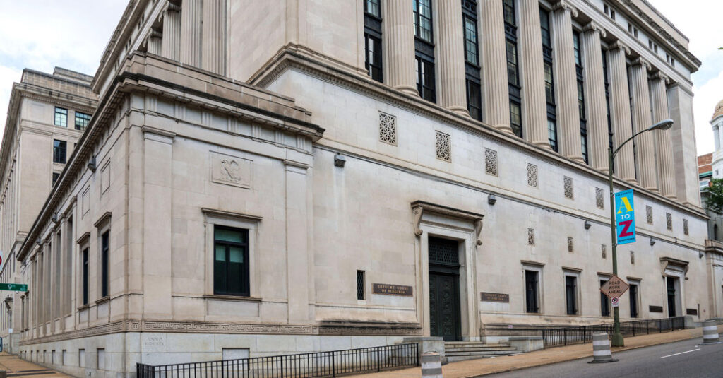 Virginia’s Top Court Clears Path for Democratic Push to Redraw House Map