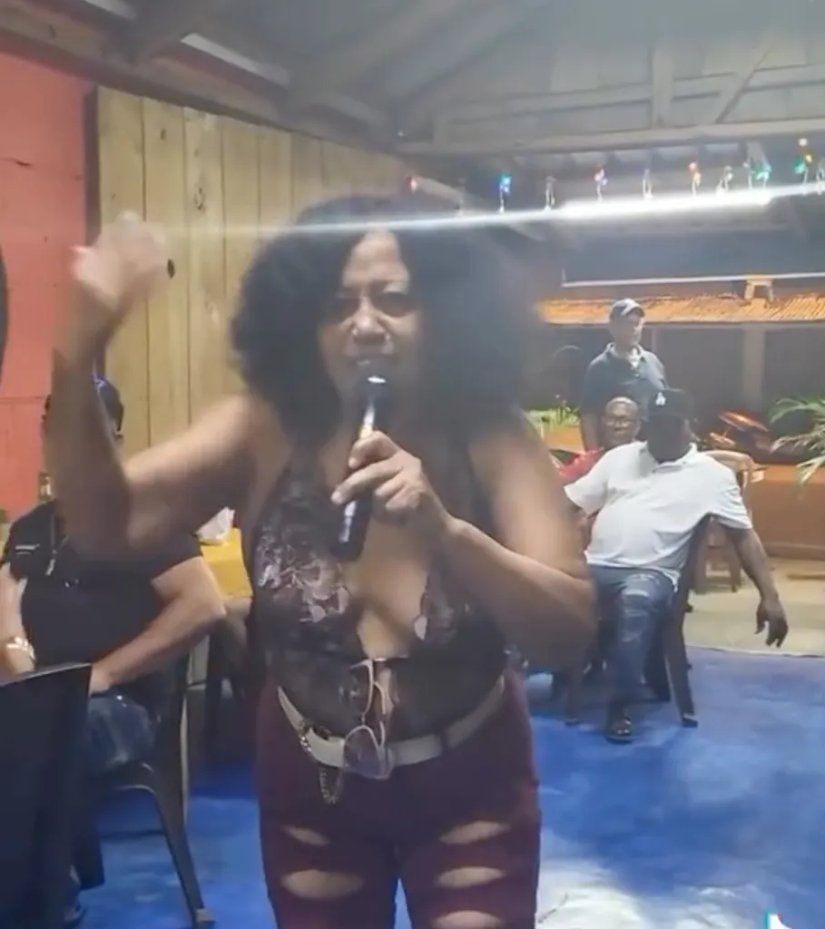 Amarilis Brito Rodríguez is accused of disrespecting the anthem by performing it in an urban-style genre at a restaurant called “Mofongo & Variedades Eddy.”