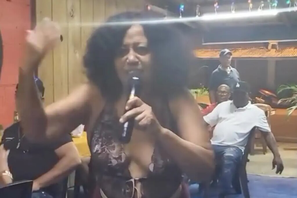 Karaoke singer arrested for disrespecting Dominican Republic national anthem with her rendition