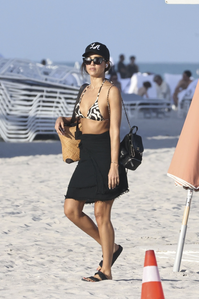 Jessica Alba on Miami Beach after her divorce from Cash Warren.