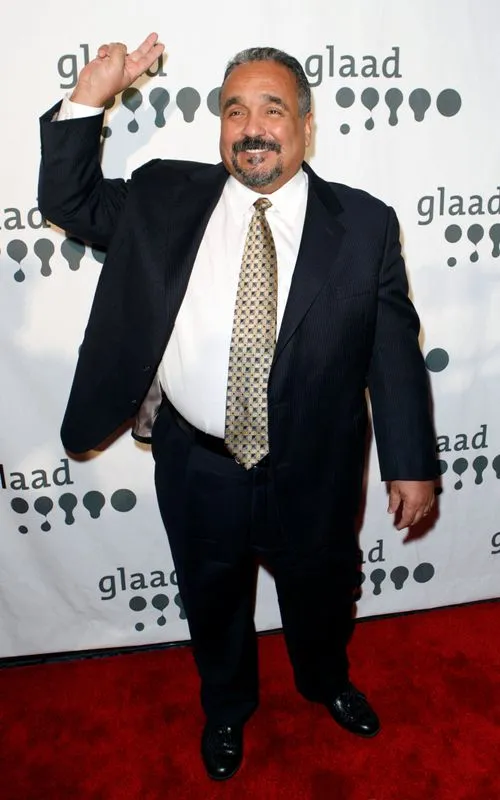 Born in New York’s Bronx borough, Colón was raised by his grandmother and aunt, who from a young age nurtured him with traditional Puerto Rican music and the typical rhythms of the Latin American repertoire.