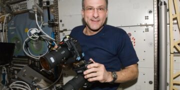 Reddit Mod Deleted Breathtaking Photo Taken by NASA Astronaut From Space Because It Was “Blurry”