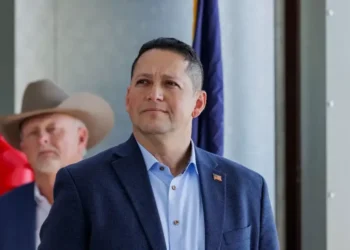 Ex-staffer claimed affair with congressman in text messages before suicide: report