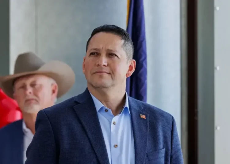 Ex-staffer claimed affair with congressman in text messages before suicide: report