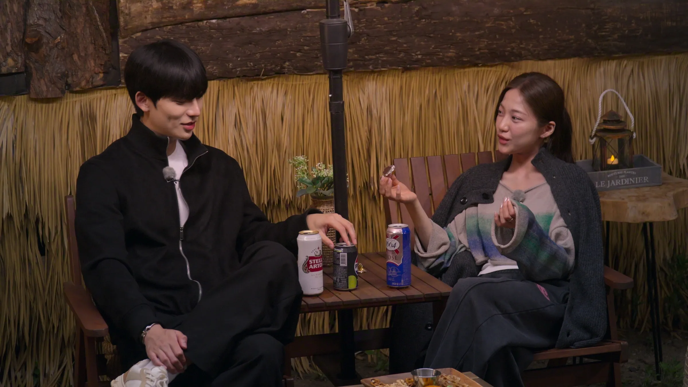 Single's Inferno 5(L to R) Youn Hyun-jae, Lee Joo-young in Single's Inferno 5. © 2026 Netflix, Inc.