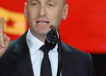 Stephen Miller deploys gory photos and secret messaging apps to manipulate Trump: report