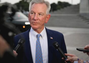 This bloviating Trumper wants to govern red state — while apparently living elsewhere