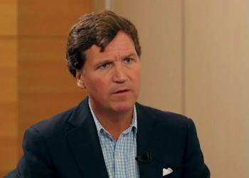 Tucker Carlson Slides Into Antisemitic Slop in Interview With Mike Huckabee 