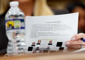 Firestorm as Pam Bondi caught ‘spying’ on Dems as photographer snaps ‘burn book’