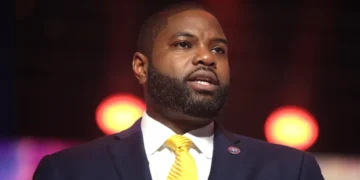 Trump ally’s wife accidently ignites ‘insane’ scandal: ‘He was married to his first wife’