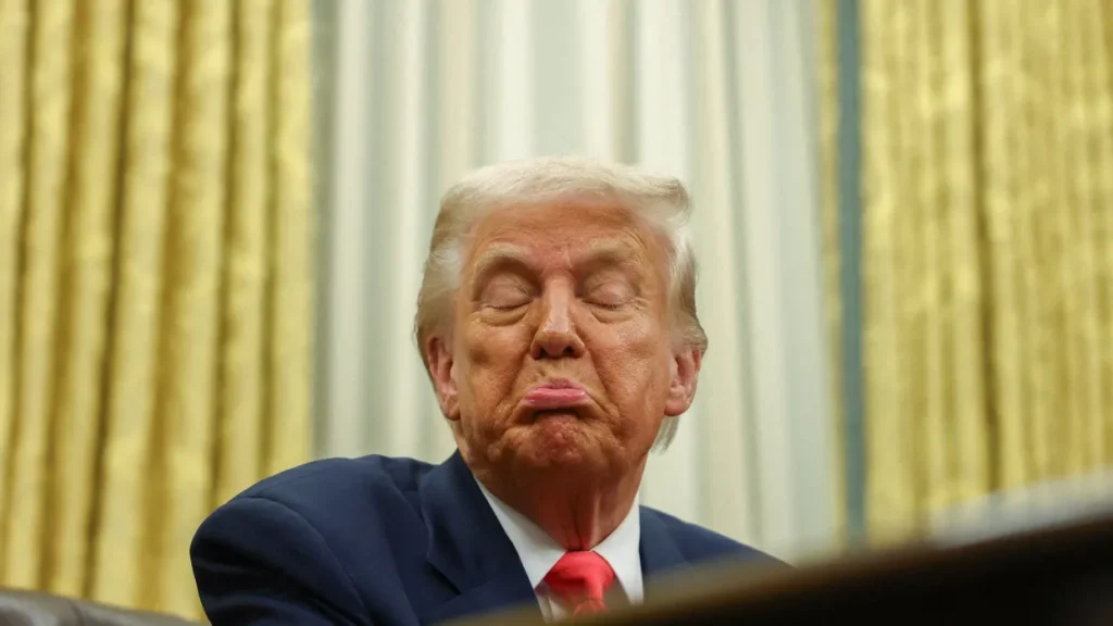 Trump plans to erect controversial statue at White House: report