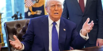 Retiring senator ‘sassing’ Trump admin in belief tide turning against president: analysis