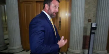 Senate Republican shares NSFW story about late-night Trump phone calls