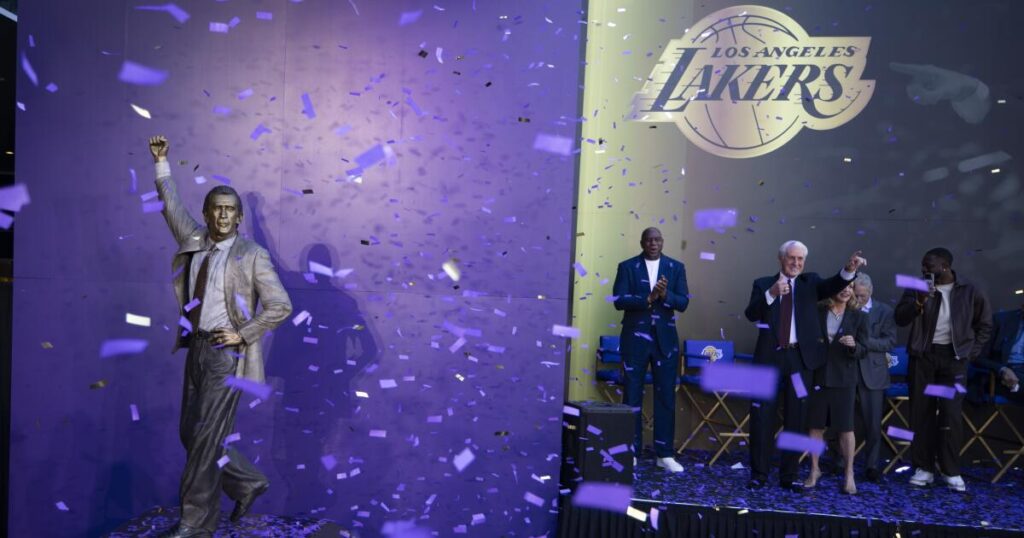During statue unveiling, Pat Riley reminds the disjointed Lakers of keys to winning