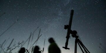 6 planets will parade across the night sky this weekend