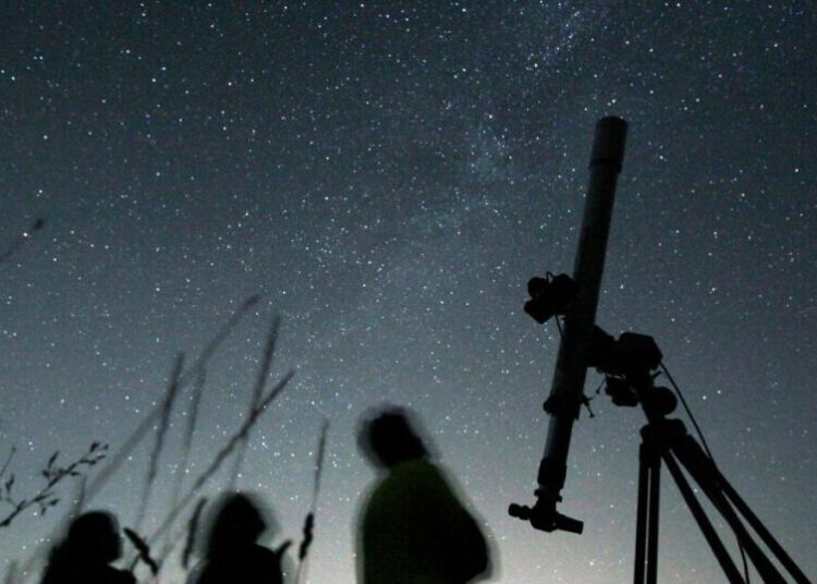 6 planets will parade across the night sky this weekend