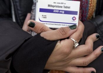 California doctor sent abortion pills to Texas woman. Her boyfriend is suing, thanks to a new law