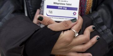 California doctor sent abortion pills to Texas woman. Her boyfriend is suing, thanks to a new law