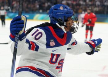 U.S. women’s hockey team rolls to Olympic quarterfinals after rout of Canada