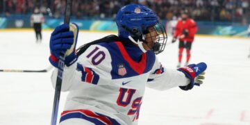 U.S. women’s hockey team rolls to Olympic quarterfinals after rout of Canada