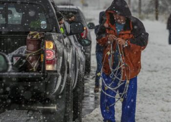 Snow chains on the 101? Erroneous travel alert baffles Thousand Oaks