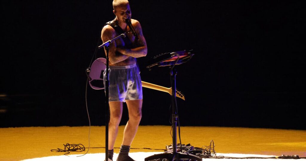 Justin Bieber performs in boxers in stripped-down Grammys set