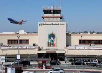 Why some fear Burbank airport is an accident waiting to happen. ‘Everybody has had concerns’
