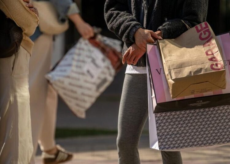 Retail sales unexpectedly stalled to close holiday season