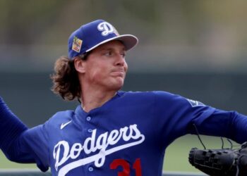 ‘Just go out and pitch.’ Dodgers’ Tyler Glasnow is efficient in his first spring start